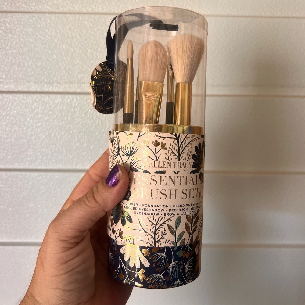 NEW Ellen Tracy Makeup Brush Set